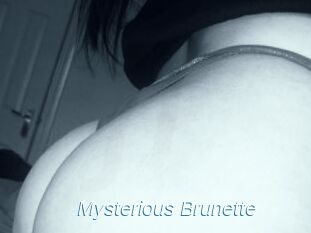 Mysterious_Brunette